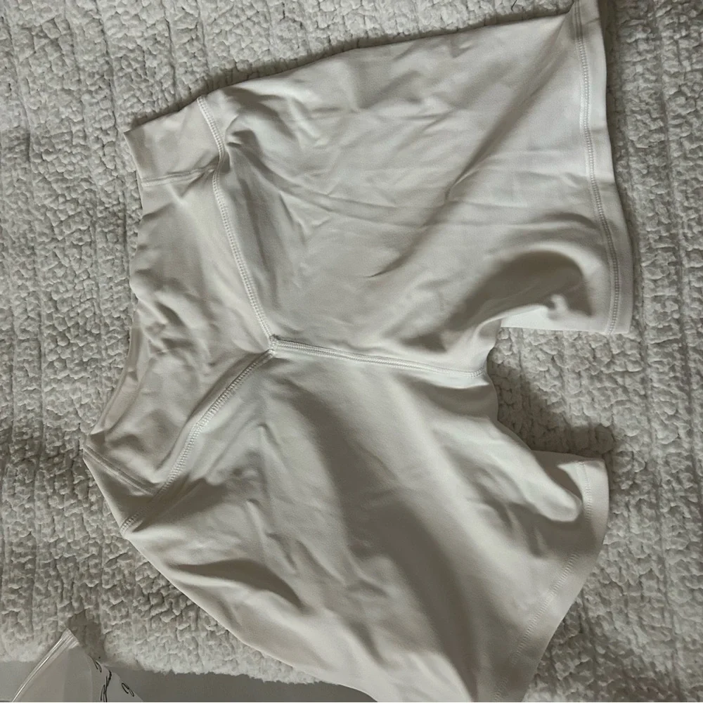 Elevate shorts 5” - Picture 2 of 7
